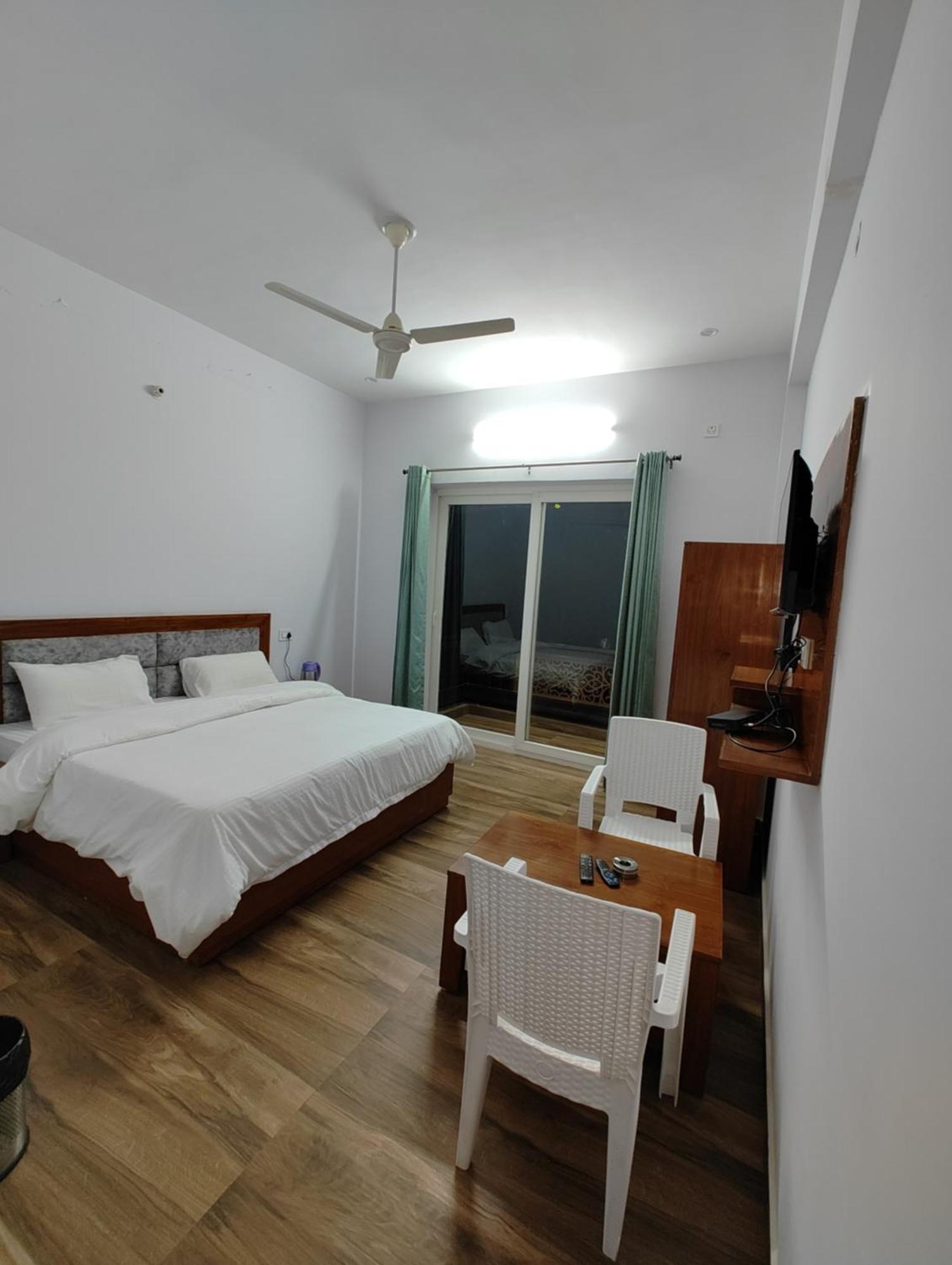 Hotel Anantam Residency Uttarkashi Номер фото